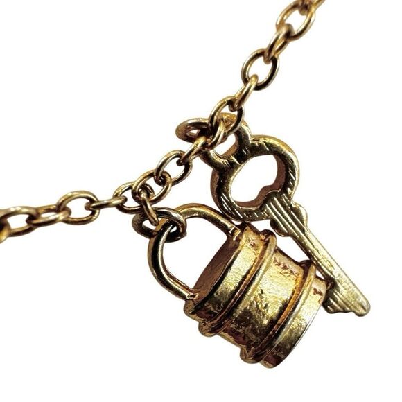Gold tone lock and key charm chain bracelet - Picture 3 of 7